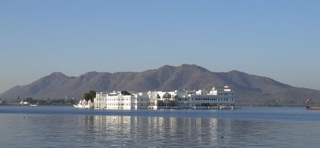 Udaipur: Private Guided City Sightseeing Tour With Tuk Tuk - Local Life and Cultural Exploration
