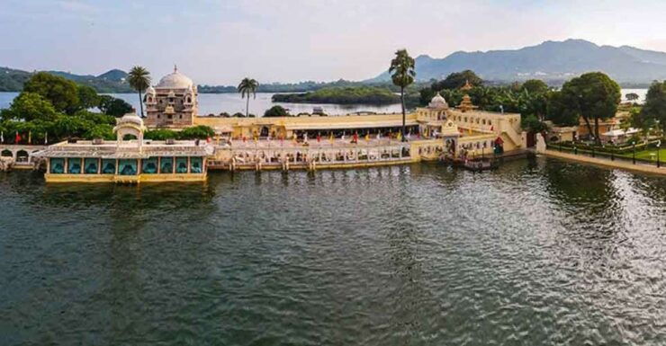 Udaipur: Private Guided Udaipur and City Palace Day Trip - Itinerary
