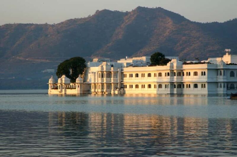 Udaipur: Same Day Udaipur Lake City of Rajasthan Guided Tour - Detailed Breakdown of the Itinerary