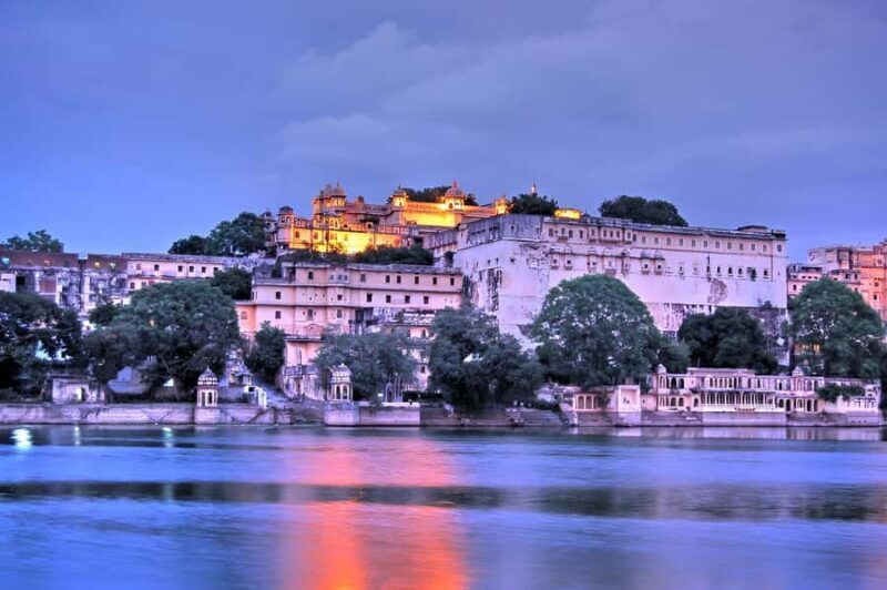 Udaipur: Sightseeing Tour by Tuk-Tuk or Car with a Driver - Good To Know
