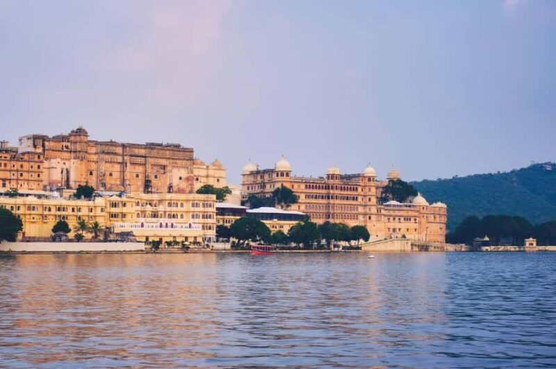 Udaipur: Sightseeing Tour by Tuk-Tuk or Car with a Driver - In The Sum Up