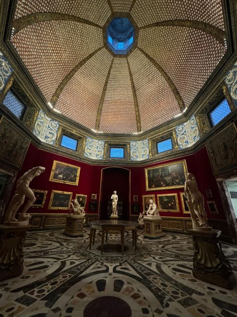 Uffizi: Private Guided Tour in French - Group Type and Experience Highlights