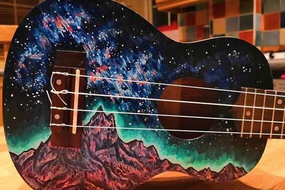 Ukulele Paint and Play Workshop in Singapore - A relaxed workshop, with a little help finding the door