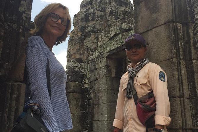 Ultimate Angkor Wat Sunrise Tours, Bayon, Ta Prohm, Banteay Srei And Beng Mealea - Banteay Sreis Intricate Beauty
