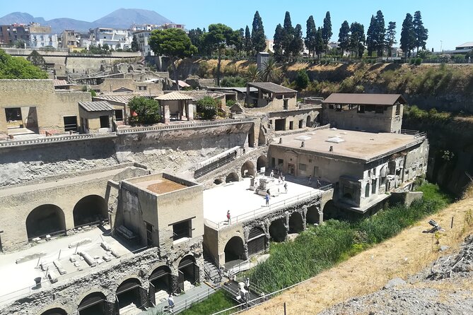 Ultimate Herculaneum Tour From Naples With Lunch - Comparison of Pompeii and Herculaneum