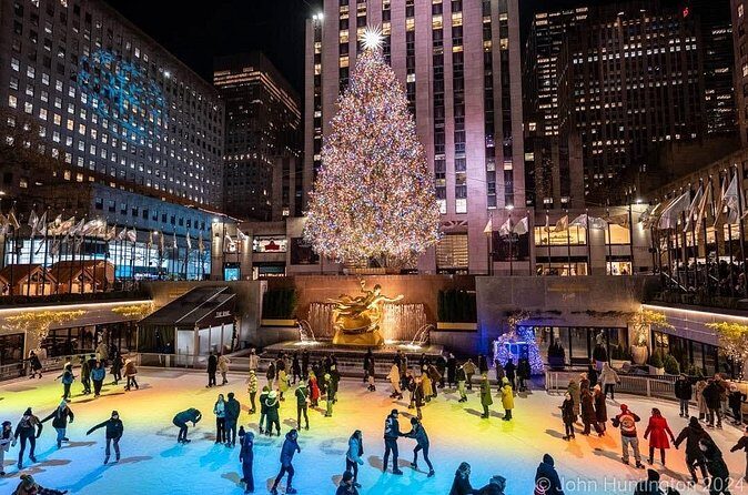 Ultimate NYC Christmas Lights At Night Walking Tour - Fifth Avenue Architecture and Festive Windows