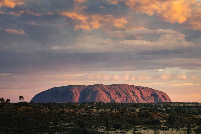Uluru (Ayers Rock) Sunset Outback Barbecue Dinner & Star Talk - Location and Setting