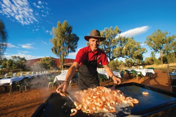 Uluru: Sunset, Sparkling Wine, Cheeseboard & Gourmet BBQ - Witnessing the Spectacular Colors of Uluru at Dusk