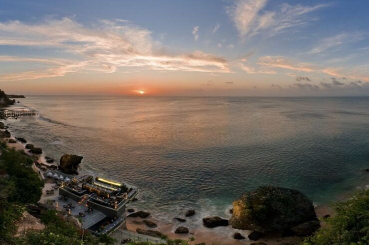 Uluwatu: Beach Club and Cliffside Private Bar Hopping Tour - Good To Know