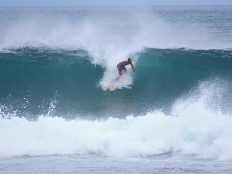 Uluwatu: Beginner & Intermediate Surf Lesson with Equipment - Equipment and Facilities