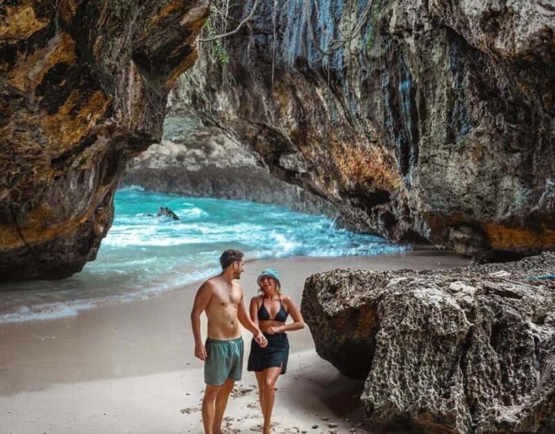 ULUWATU : gwk,tanah barak cliff,suluban beach - GWK Cultural Park: A Cultural and Artistic Showcase