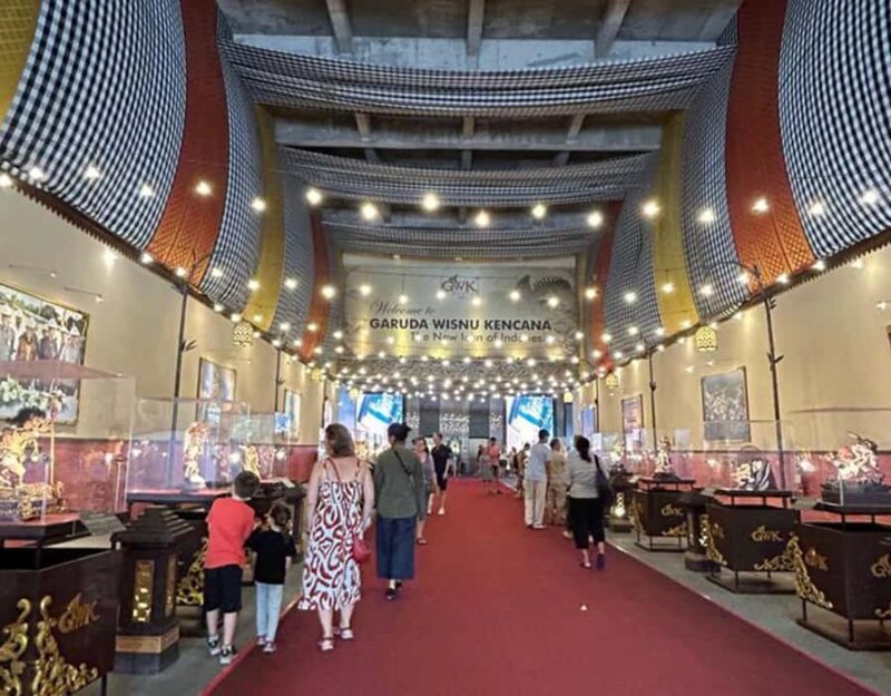 ULUWATU : gwk,tanah barak cliff,suluban beach - FAQ