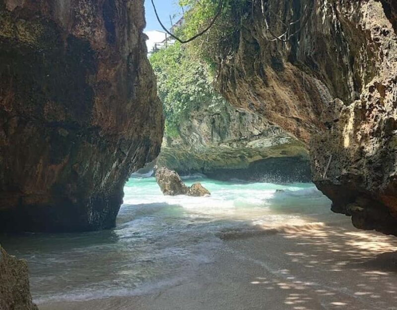 ULUWATU : gwk,tanah barak cliff,suluban beach - The Sum Up