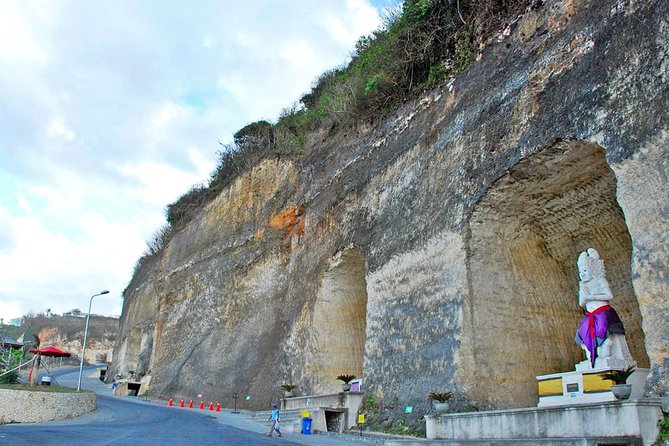 Uluwatu - Private Tour With Wifi Onboard - Vehicle and Connectivity Features