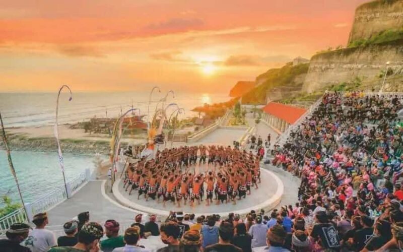 Uluwatu: Temple Sunset, Kecak Dance & Jimbaran Dinner - Good To Know