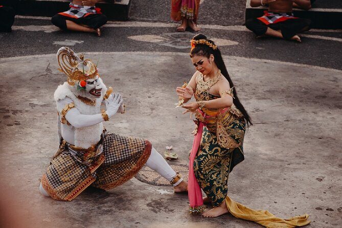 Uluwatu Temple Sunset Tour & Dinner at Jimbaran Bay - Practical Details & Considerations