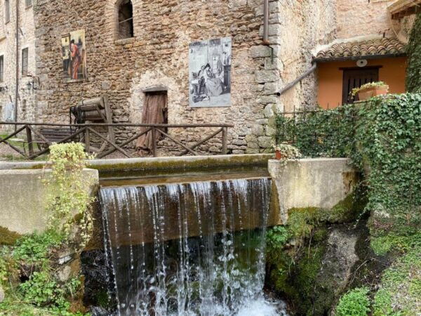 Umbria: Menotre Valley and Rasiglia Hiking Tour With Lunch - Directions