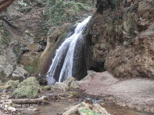 Umbria: Menotre Valley and Rasiglia Hiking Tour With Lunch - The Sum Up