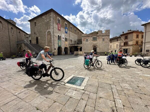 Umbrian Valley: Medieval Villages & Aromatic Oil Guided Tour - Tips for Participants