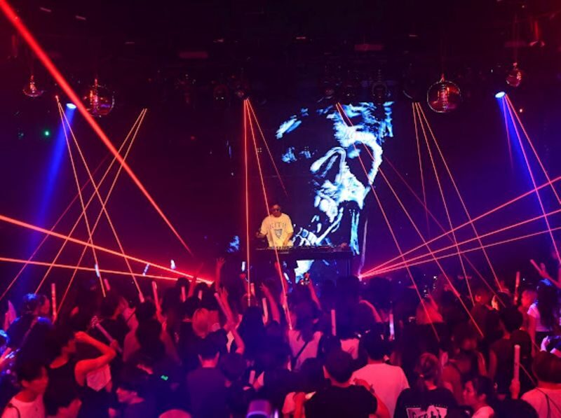 Umeda Osaka | PICCADILLY Live Show & Nightclub Ticket | Shisha & Karaoke - A dinner-show room that changes character at midnight