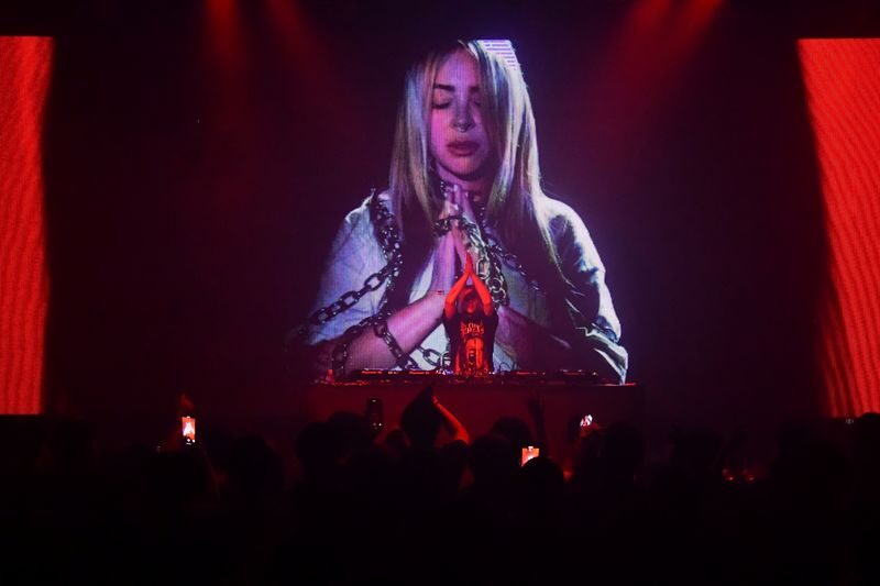 Umeda Osaka | PICCADILLY Live Show & Nightclub Ticket | Shisha & Karaoke - Choosing between drinks, all-you-can-drink and shisha