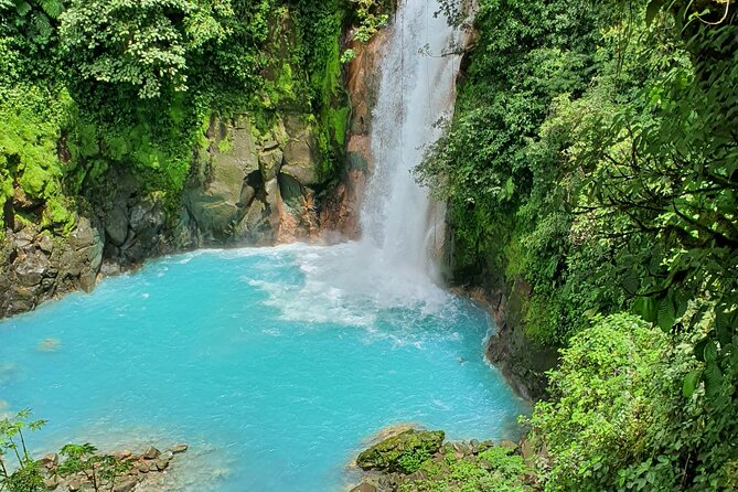 Uncover Costa Rica's Rio Celeste Adventure Hub - Background