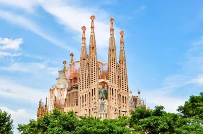 Uncover Sagrada Familia: Gaudí's Designs and Museum Exhibits - Architectural Significance and Design