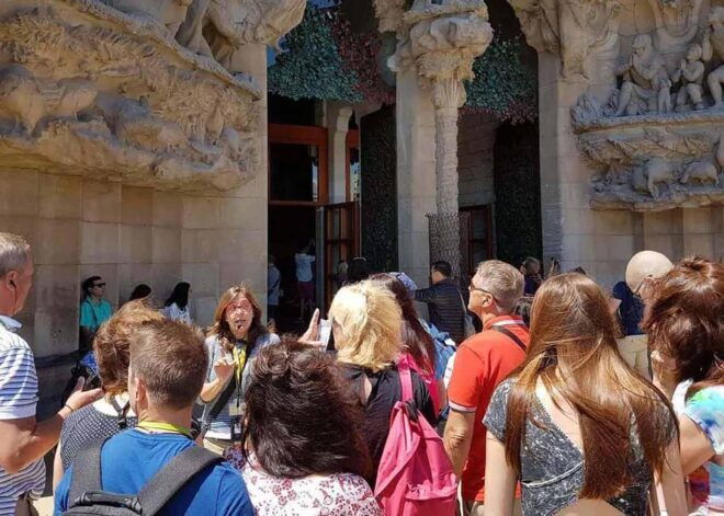 Uncover Sagrada Familia: Gaudí's Designs and Museum Exhibits - Museum and Historical Insights