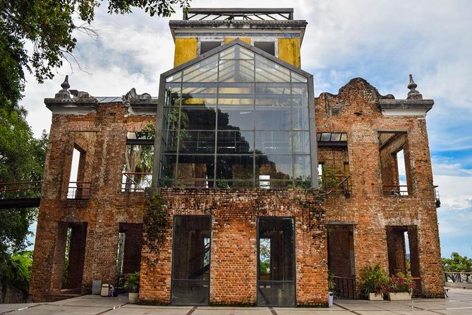 Uncover Santa Teresa: Rio's Bohemian Art Haven - Exploring Santa Teresas Artistic Scene