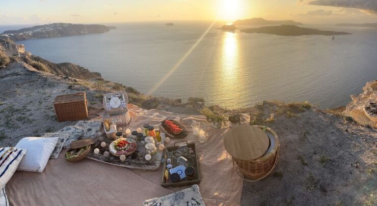 Uncrowded Santorini Sunset PicNic - Experience Itinerary