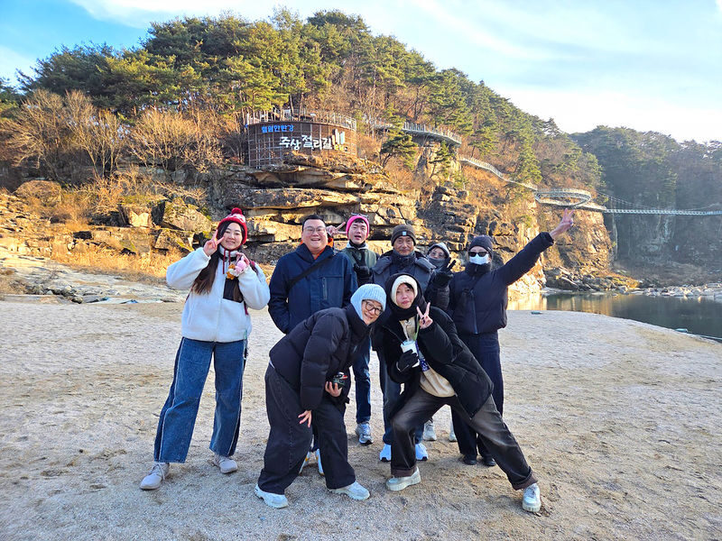 UNESCO Hantan Canyon & DMZ & Seasonal Hot Attractions Day Tour - Seasonal gardens, flowers and route changes