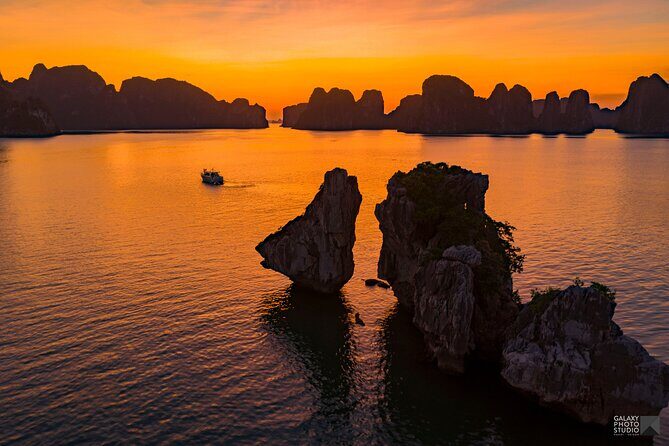 Unforgettable Moments: Private Yacht Explore Sunset Halong Bay - Authentic Insights and Practical Tips