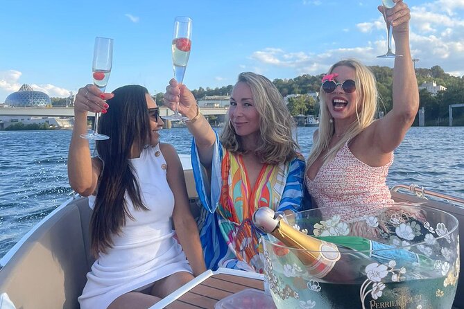 Unforgettable Private Boat Ride on the Seine - Landmarks and Attractions Along the Seine