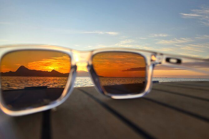 Unforgettable sunset against Moorea - Starting Point and Logistics