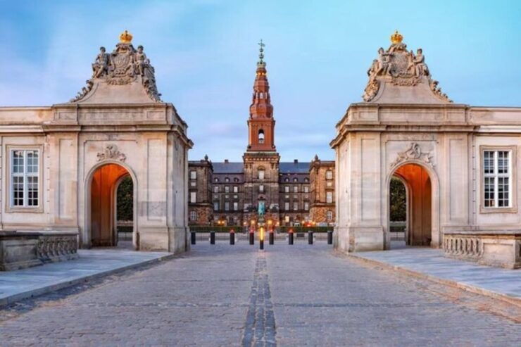 Unique Highlights of Copenhagen - Walking Tour - Rosenborg Castle: Royal Residences
