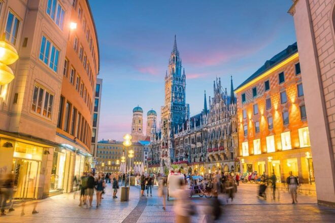 Unique Landmarks of Munich – Family Walking Tour - Exploring Odeonsplatz