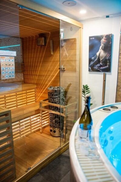Unique Private Spa With Jacuzzi and Sauna in Prague - Tips for Your Visit