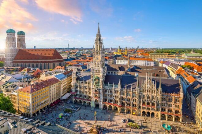 Unique Sites of Munich – Guided Walking Tour - Visiting Odeonsplatz