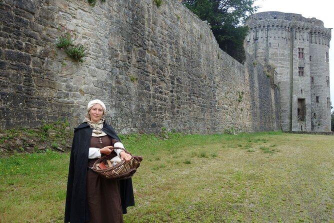 Unusual Guided Tour of Dinan Immersed in the Middle Ages - Inclusions