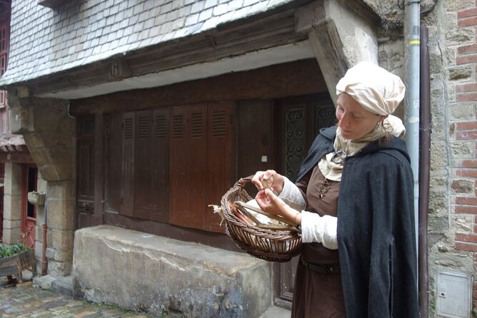 Unusual Guided Tour of Dinan Immersed in the Middle Ages - Directions
