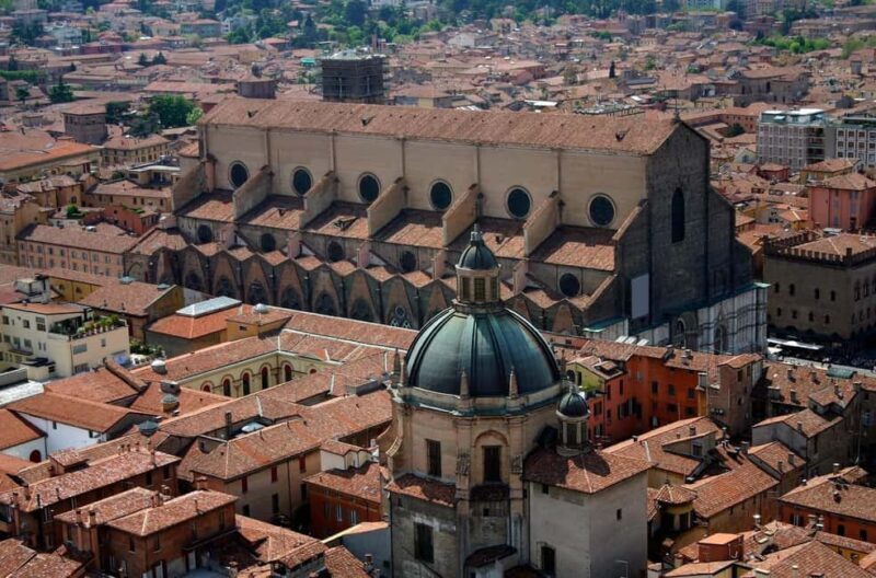Unusual guided visit of San Petronio and the King's Astronomer - Discovering Bologna’s San Petronio: More Than Just a Basilica