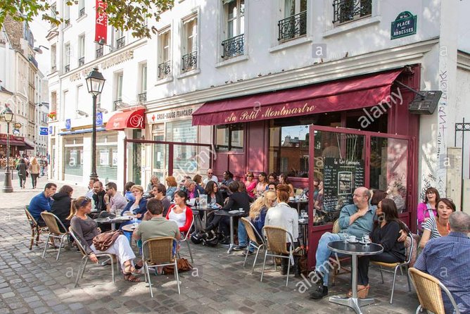 Unusual Walking Tour of Montmartre and Local Wine Tasting - 2 Hours - Wine Tasting Experience in Local Montmartre Venues