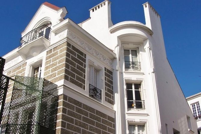 Unusual Walking Tour of Montmartre and Local Wine Tasting - 2 Hours - Common Questions