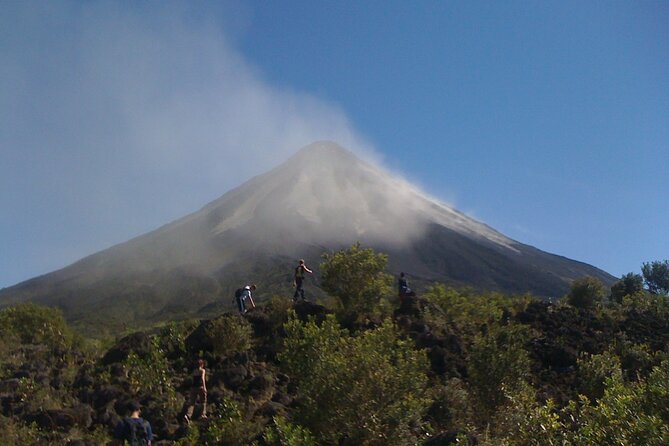 Unveil Arenal Volcano's Lava Trails Exclusively - Arenal Volcano Overview