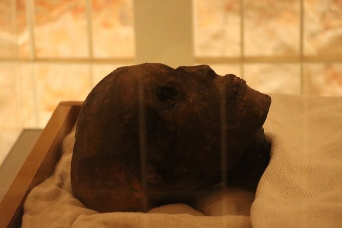 Unveiling the Boy Kings Secrets: King Tuts Tomb (All-Inclusive) - Unique Artifacts and Their Significance