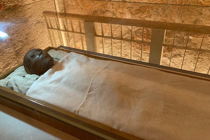 Unveiling the Boy Kings Secrets: King Tuts Tomb (All-Inclusive) - Tips for a Memorable Tomb Visit