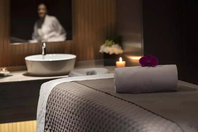 Unwind and Dine at Burj Khalifas Burj Club - Unparalleled Views