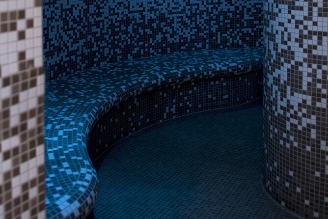 Unwind and Dine at Burj Khalifas Burj Club - Unforgettable Dining Experience