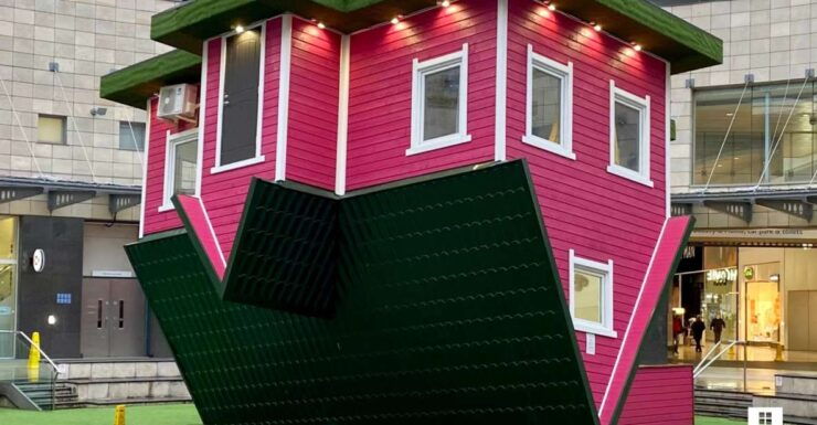 Upside Down House Milton Keynes - Experience