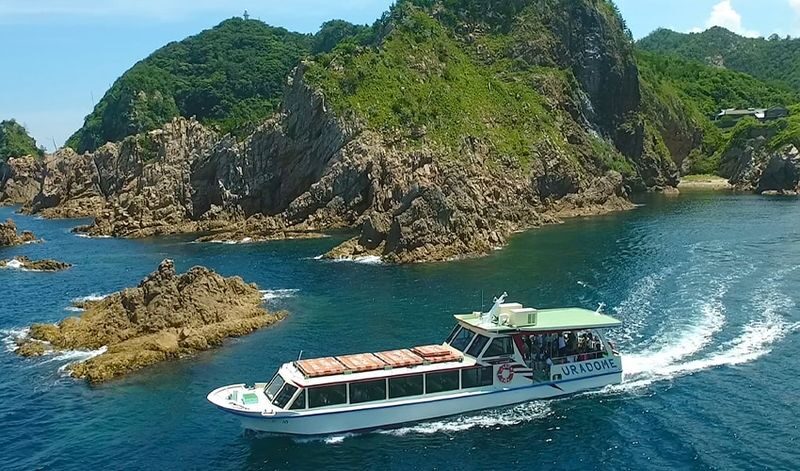 Uradome Coast Island Tour Pleasure Boat (Tottori) - Seeing the Uradome Coast from the sea